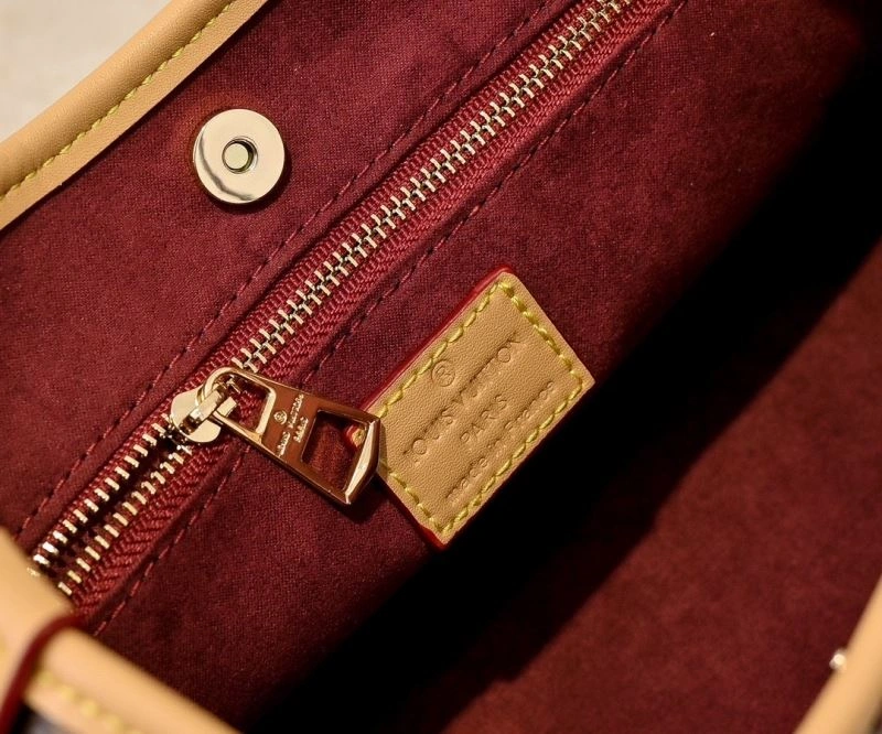 Breathable Louis Vuitton Shopping Bags 79428