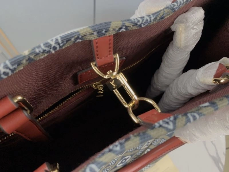 Sporty Louis Vuitton Shopping Bags 79401