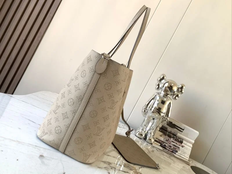 Louis Vuitton Shopping Bags Bold 39537