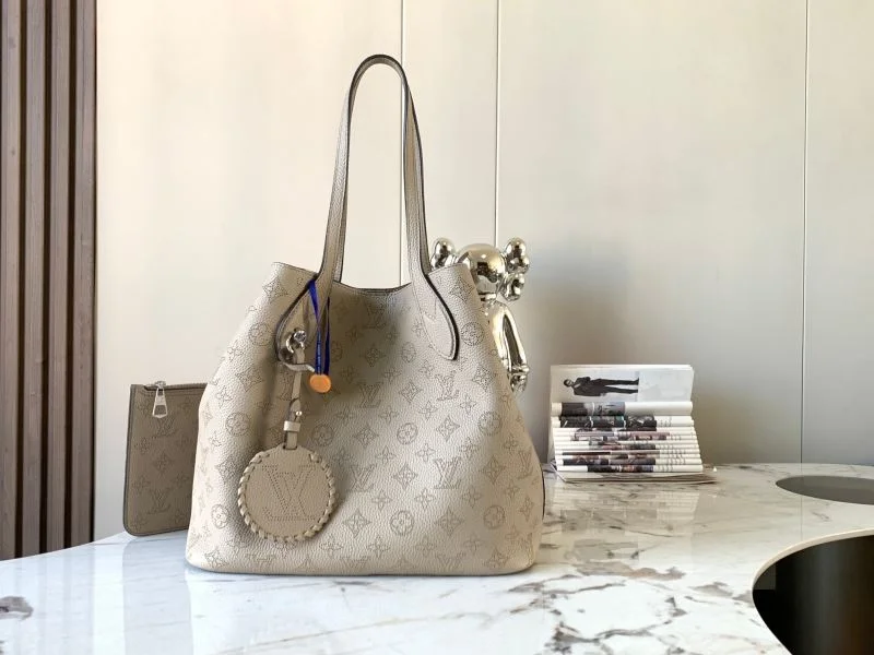 Louis Vuitton Shopping Bags Bold 39537