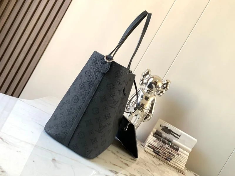 RelaxedFit Louis Vuitton Shopping Bags 39532