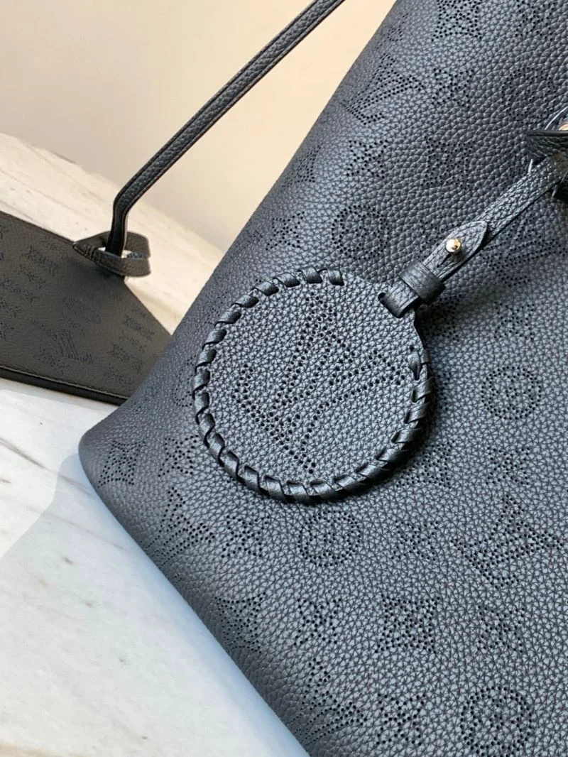 RelaxedFit Louis Vuitton Shopping Bags 39532