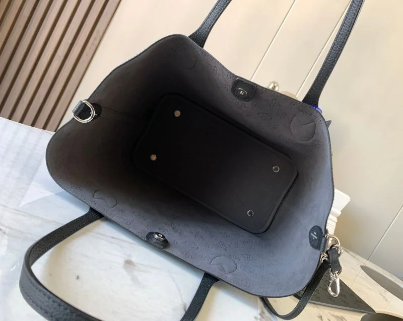 RelaxedFit Louis Vuitton Shopping Bags 39532