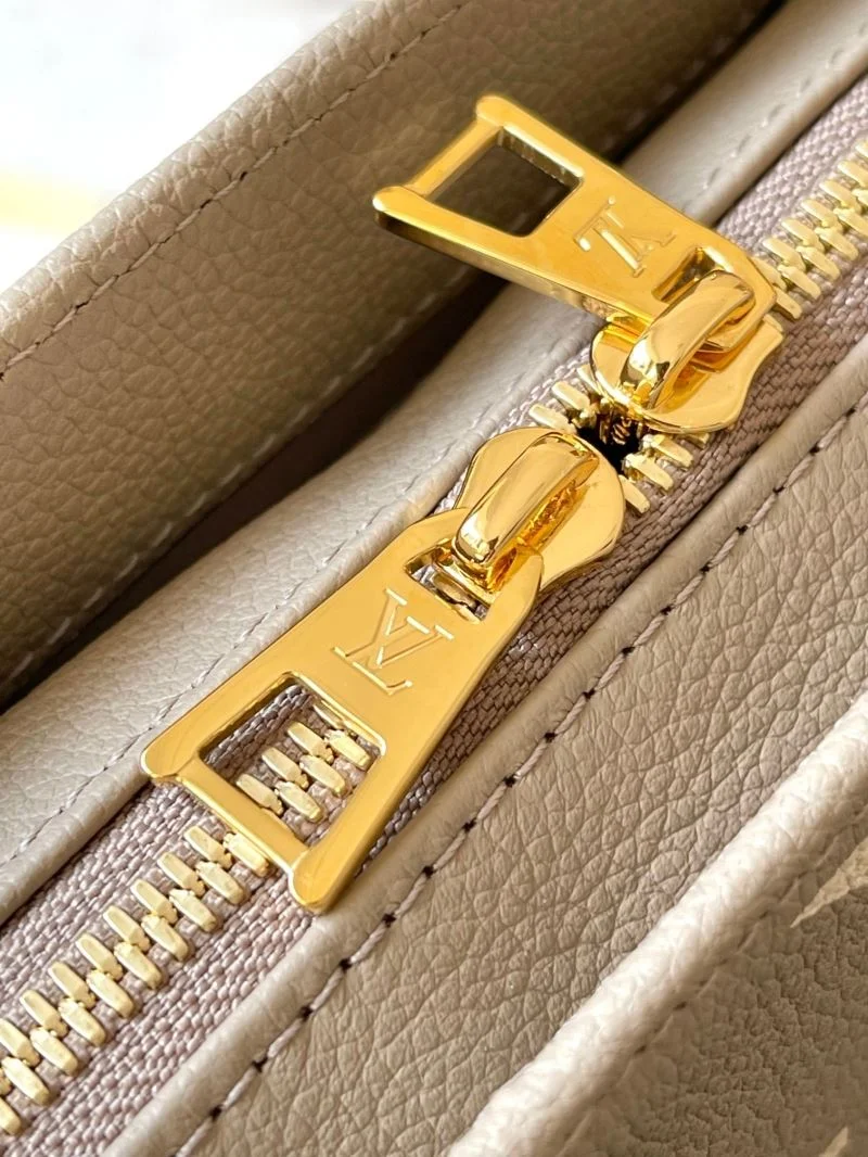 Chic Louis Vuitton Shopping Bags 39578