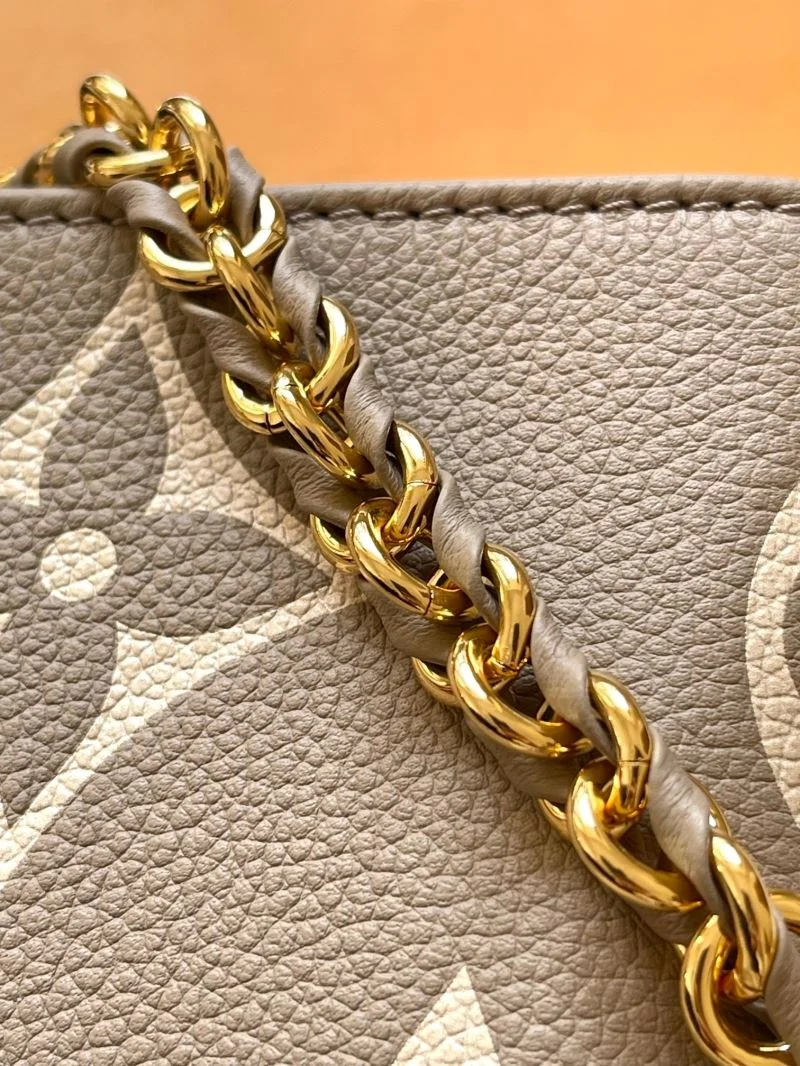 Chic Louis Vuitton Shopping Bags 39578