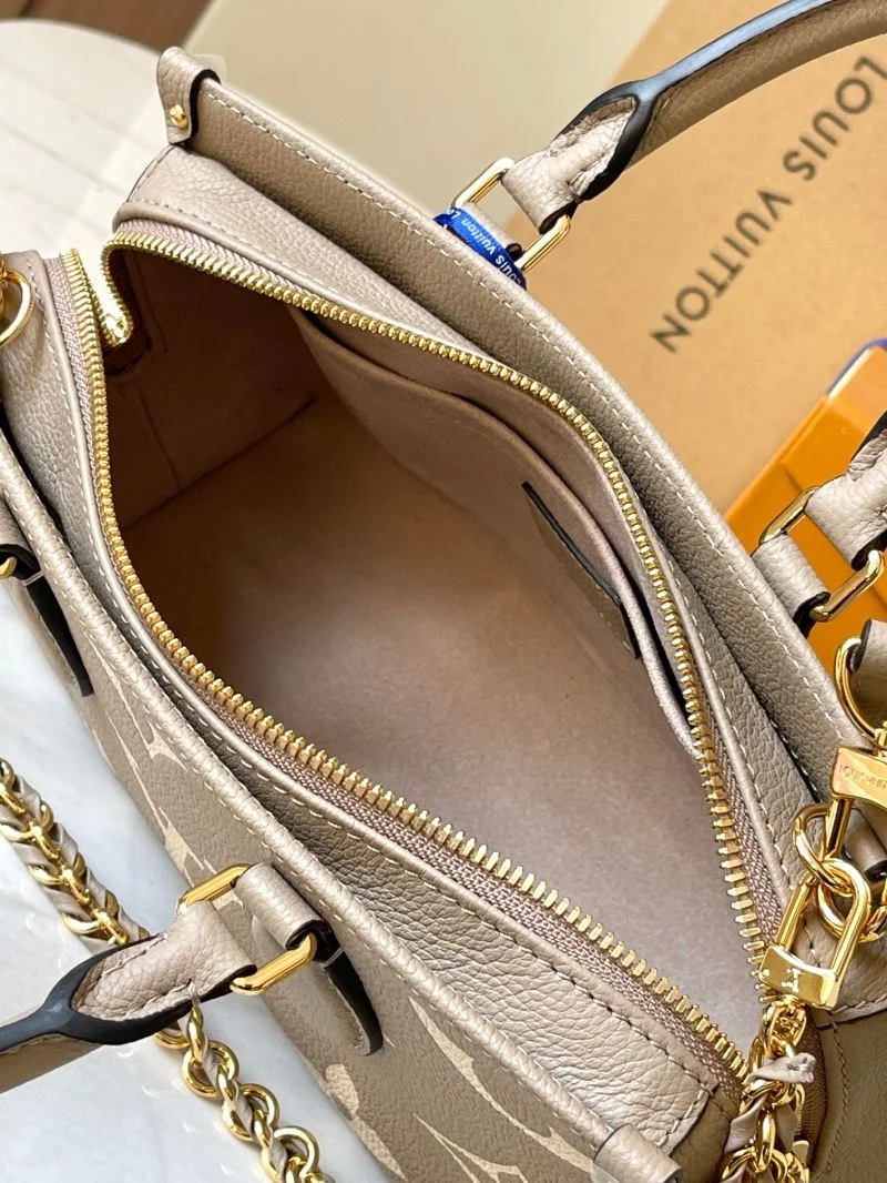 Chic Louis Vuitton Shopping Bags 39578
