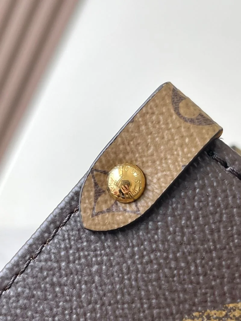 WellDesigned Louis Vuitton Shopping Bags 39488