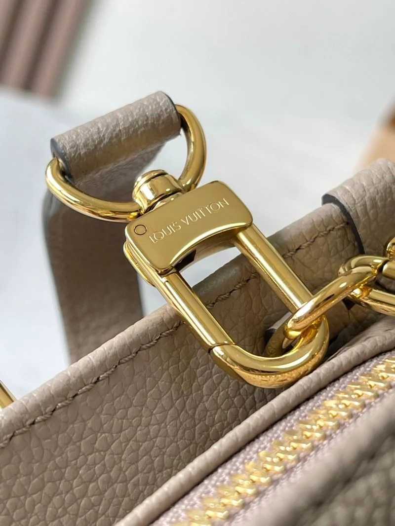 Unisex Louis Vuitton Shopping Bags 39477