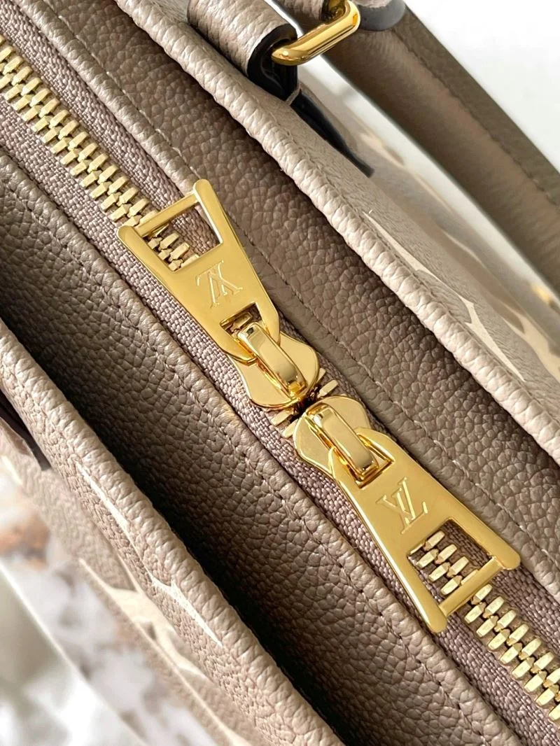 Unisex Louis Vuitton Shopping Bags 39477