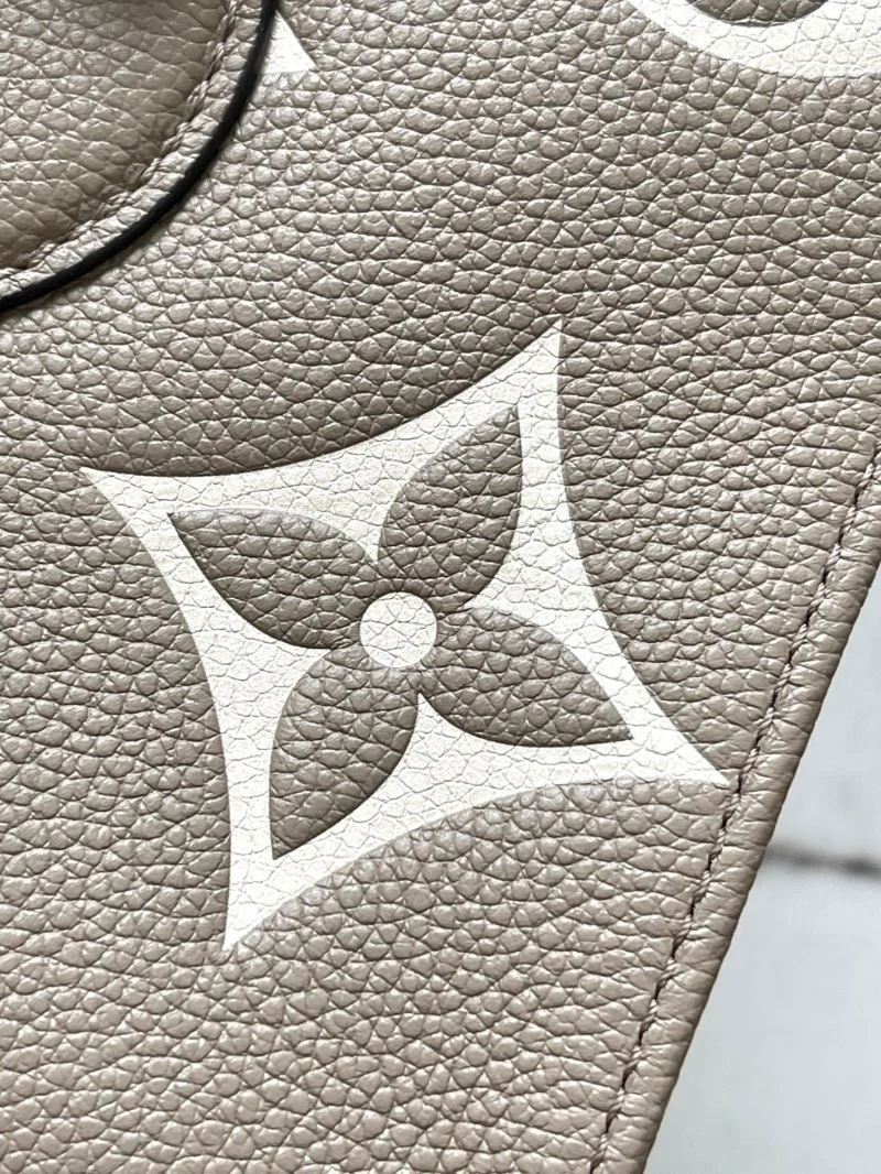 Unisex Louis Vuitton Shopping Bags 39477