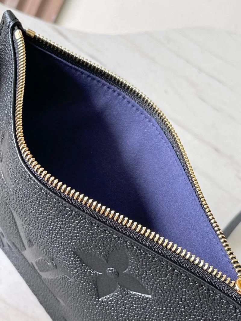 Breathable Louis Vuitton Shopping Bags 39478