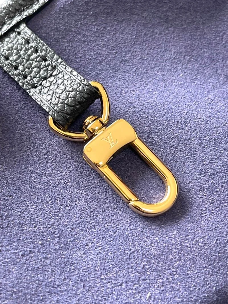 Breathable Louis Vuitton Shopping Bags 39478