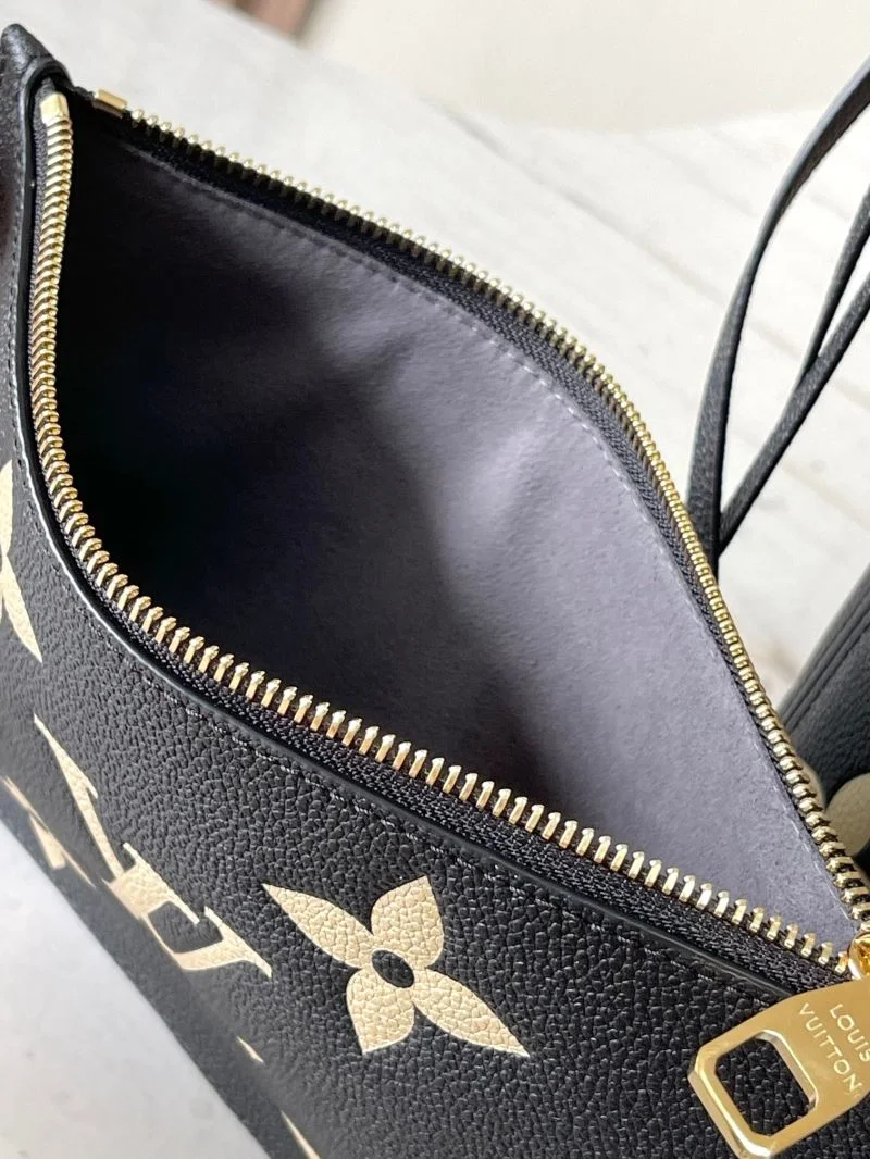 Louis Vuitton Shopping Bags Sporty 39472