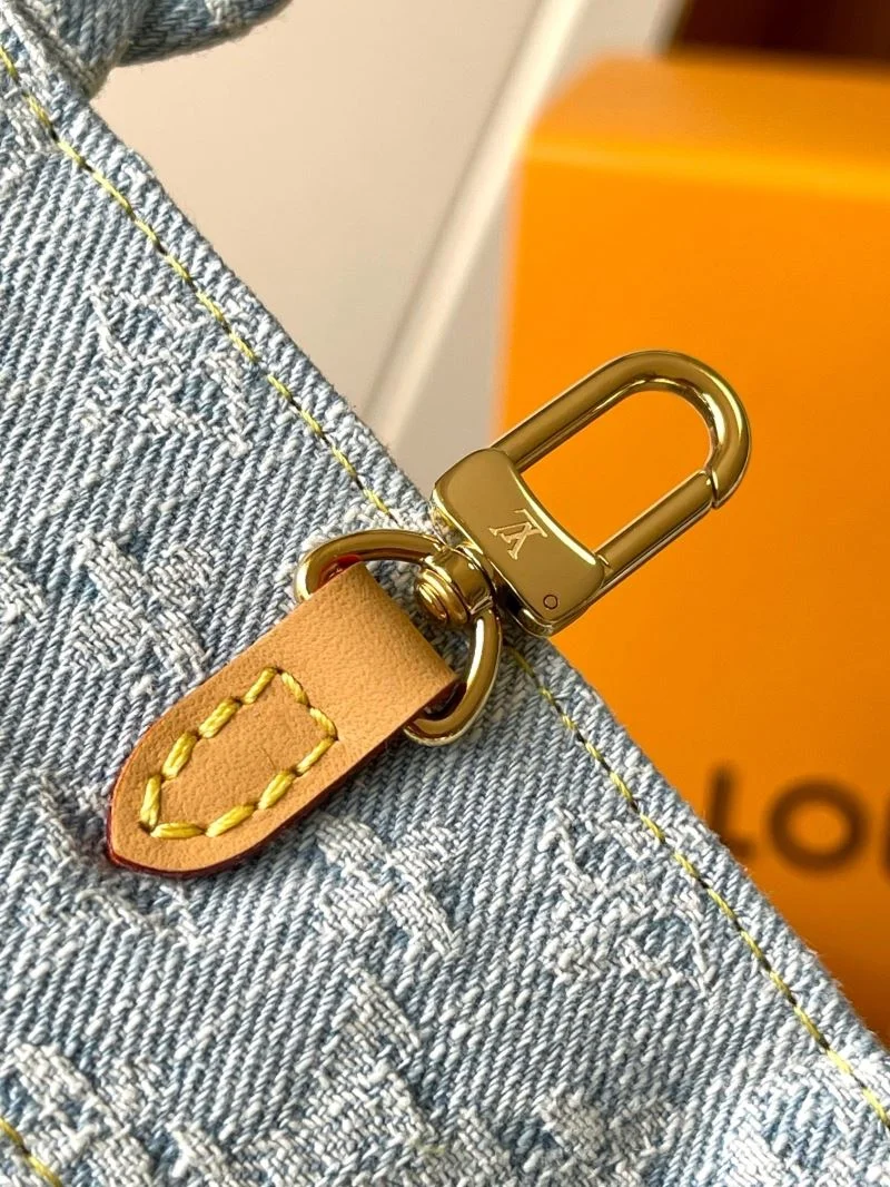 Breathable Louis Vuitton Shopping Bags 39455