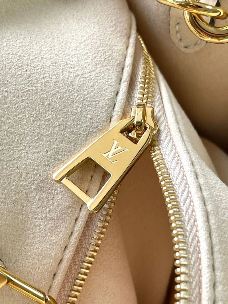 Durable Louis Vuitton Shopping Bags 39473