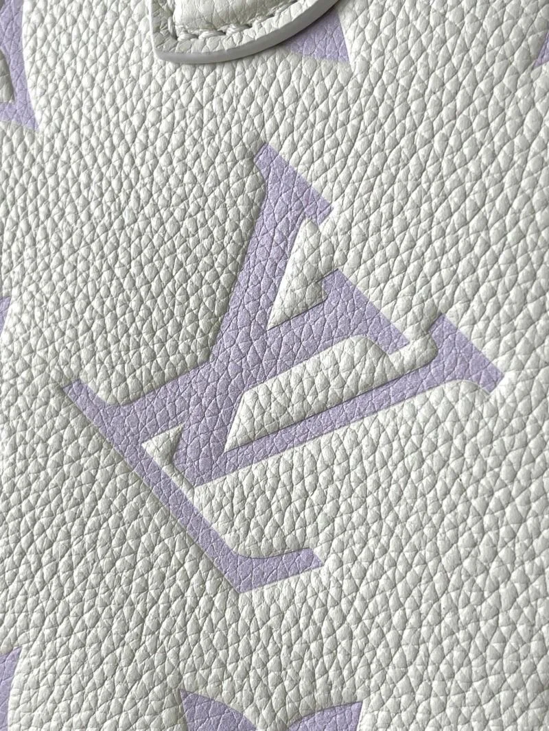 Lightweight Louis Vuitton Shopping Bags 39445