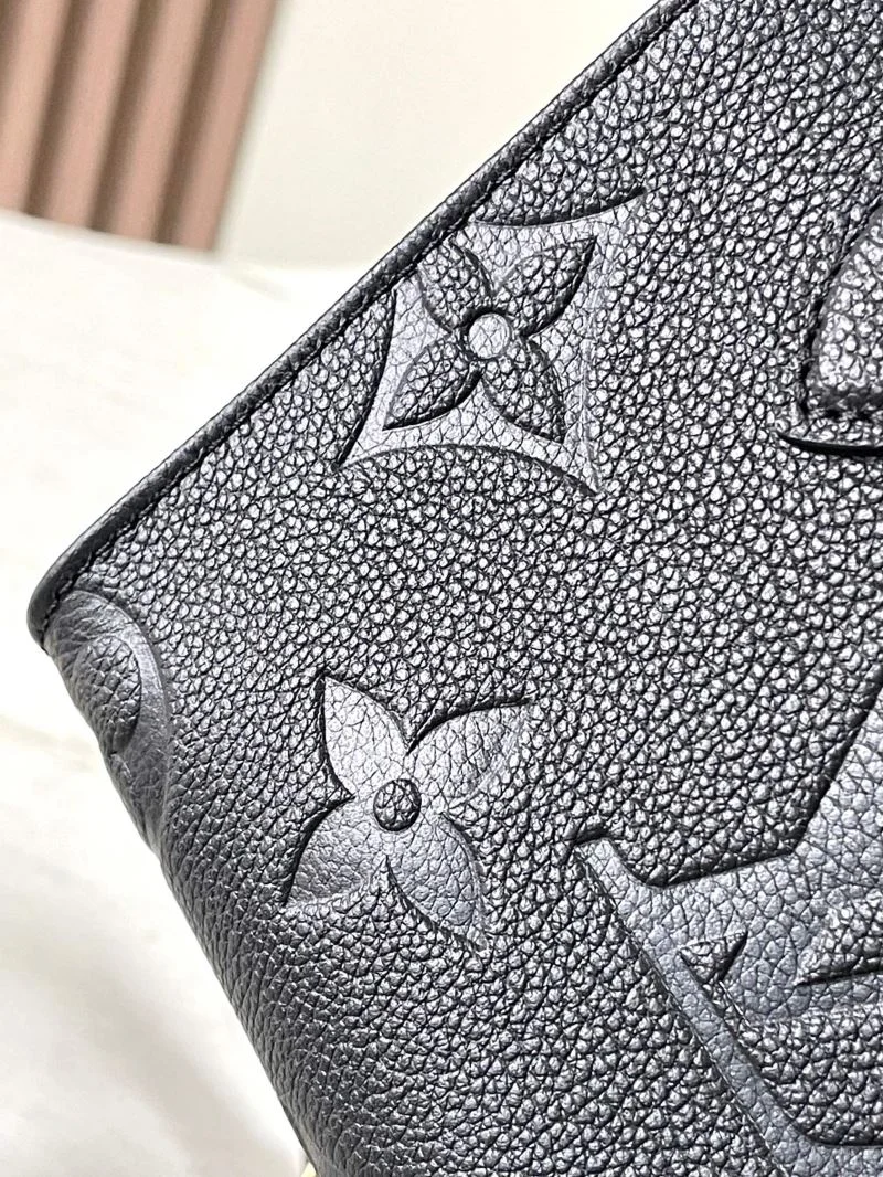 Lightweight Louis Vuitton Shopping Bags 39467