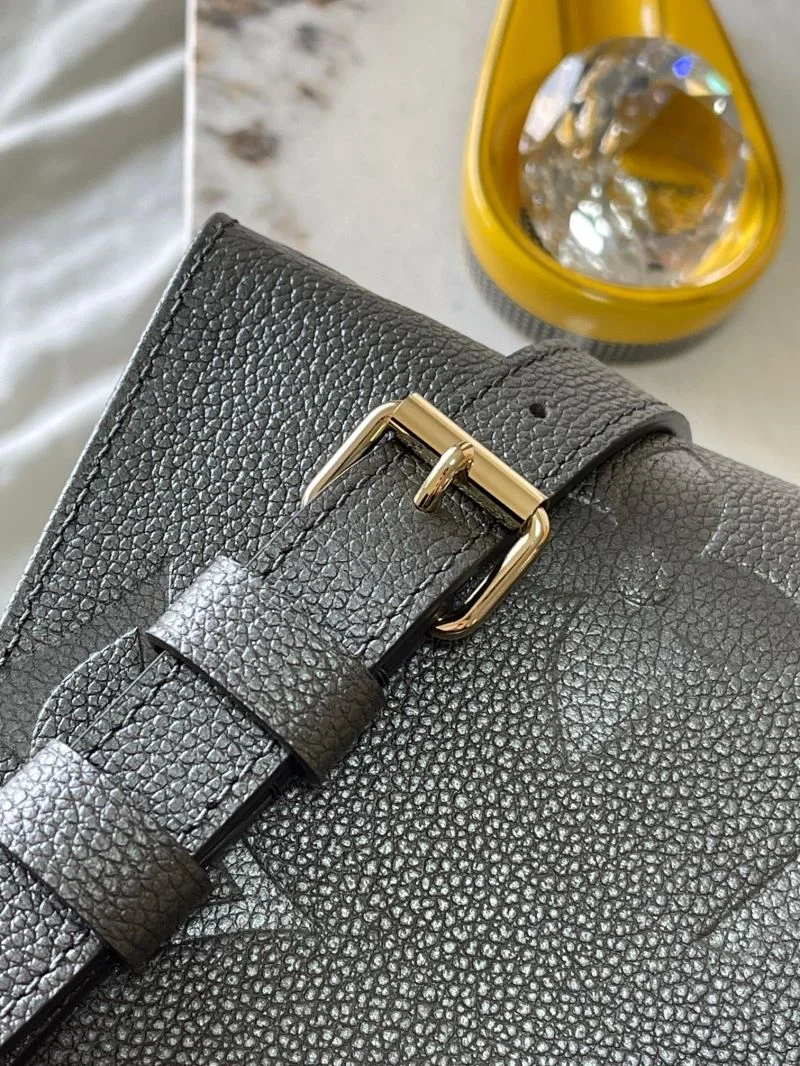 Lightweight Louis Vuitton Shopping Bags 39457