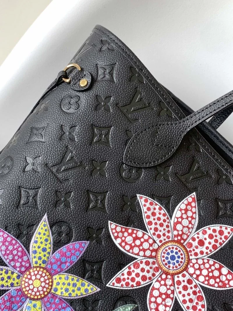 Bright Louis Vuitton Shopping Bags 39423