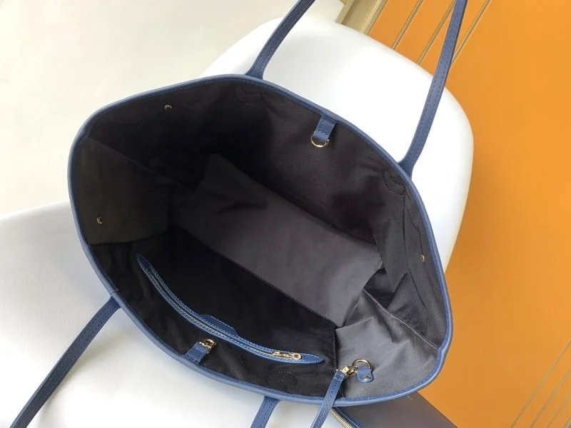 WeatherProof Louis Vuitton Shopping Bags 39145