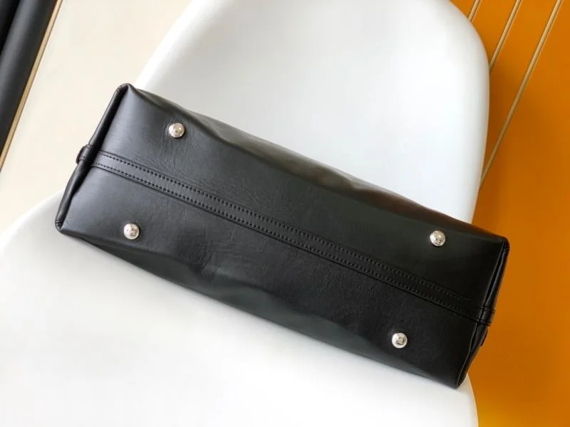 Versatile Louis Vuitton Shopping Bags 39147