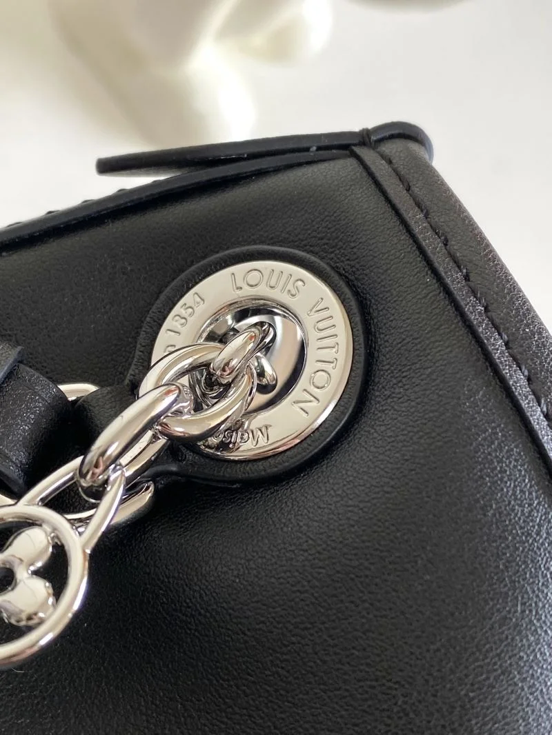 Comfortable Louis Vuitton Shopping Bags 39128
