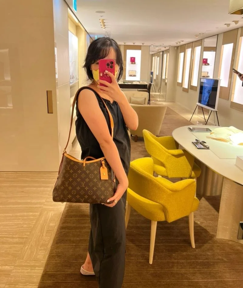 SunProtective Louis Vuitton Shopping Bags 39129