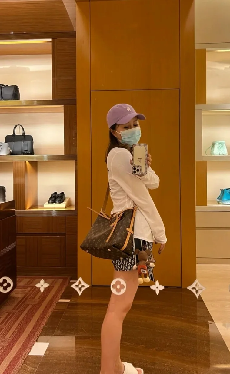 SunProtective Louis Vuitton Shopping Bags 39129