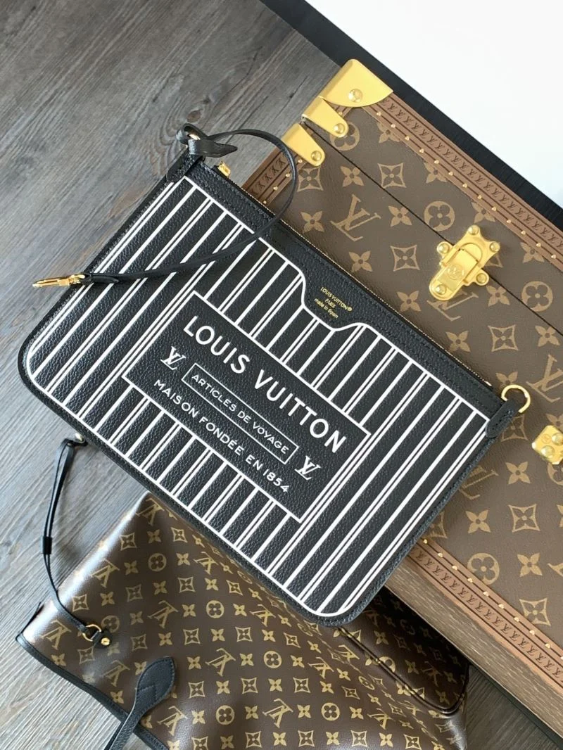 Resilient Louis Vuitton Shopping Bags 39120