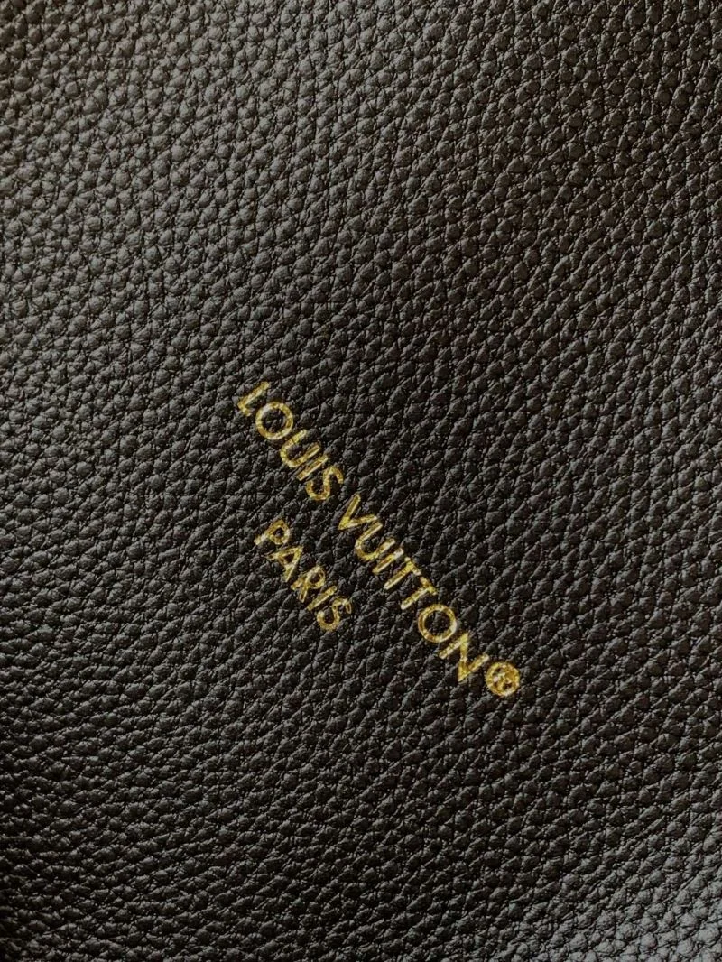 Resilient Louis Vuitton Shopping Bags 39120