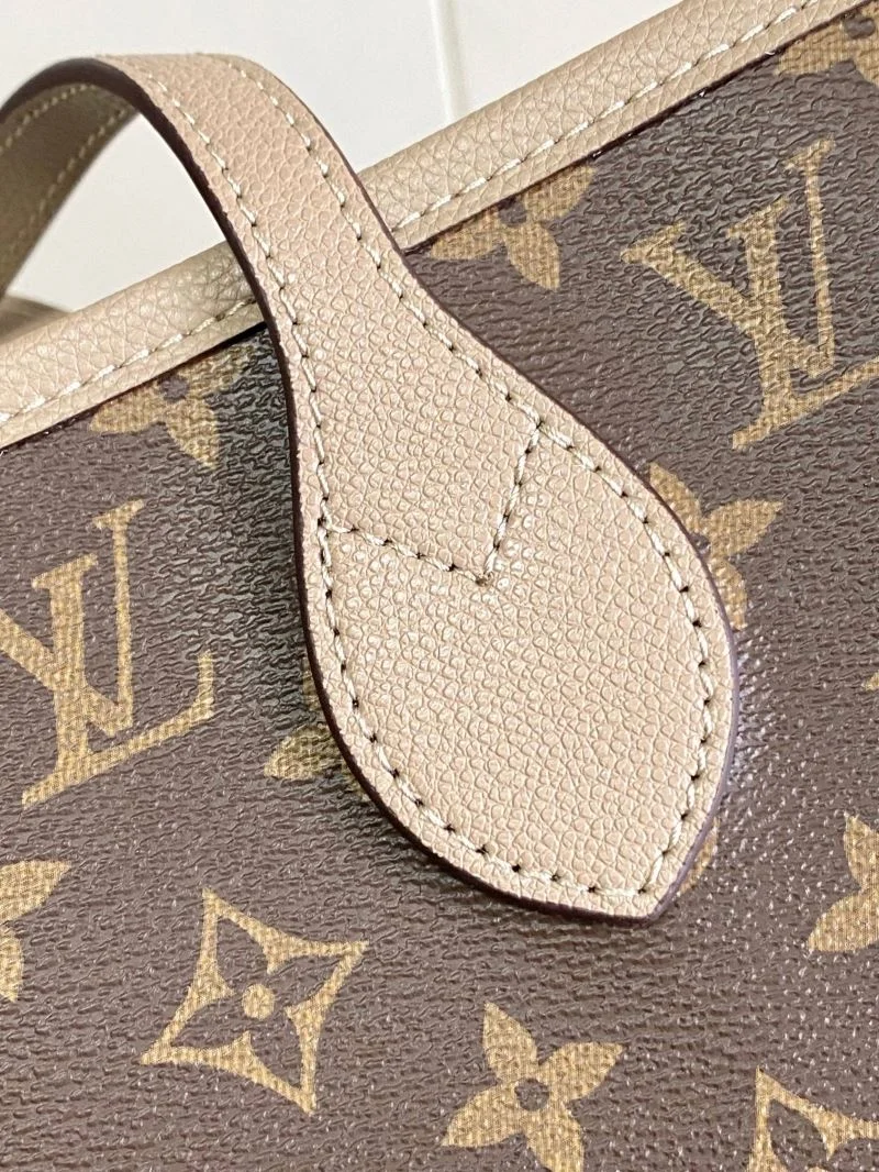 RelaxedFit Louis Vuitton Shopping Bags 38973