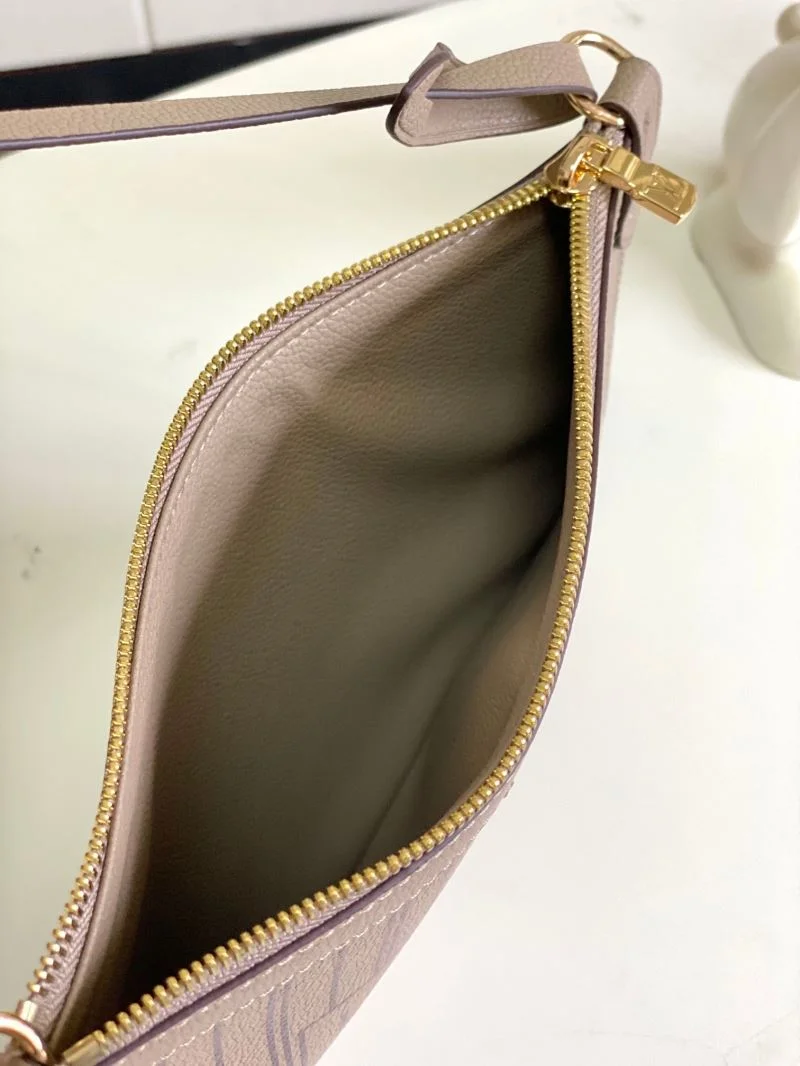 RelaxedFit Louis Vuitton Shopping Bags 38973
