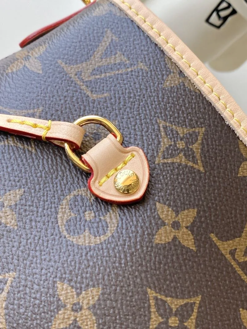 Flexible Louis Vuitton Shopping Bags 38991