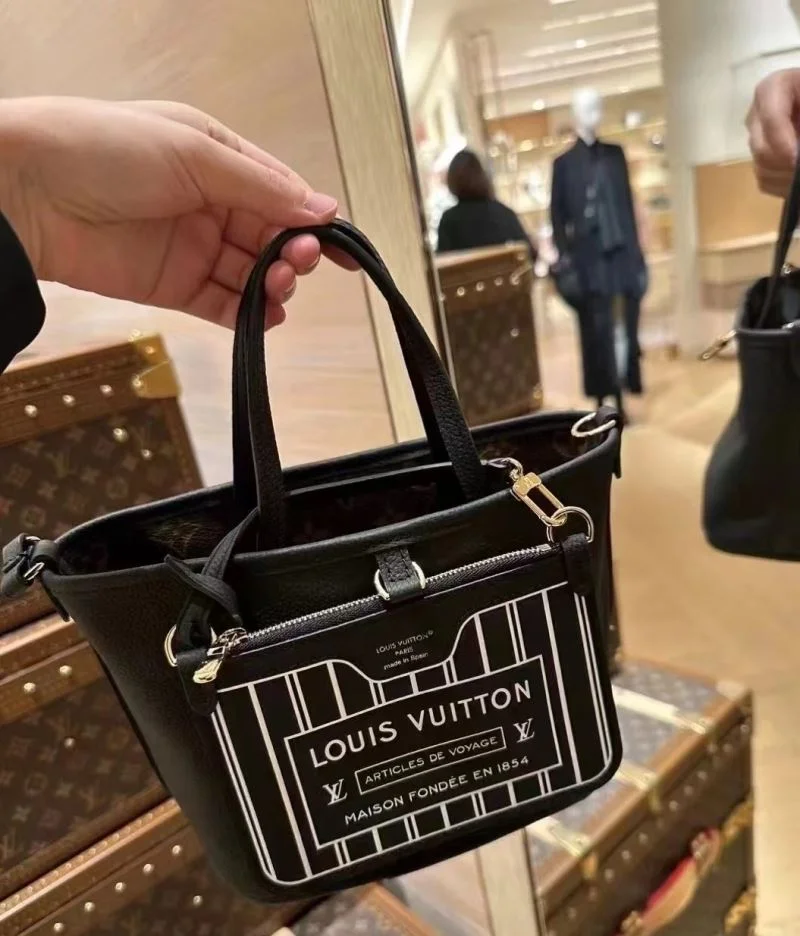 Louis Vuitton Shopping Bags SportInspired 38874