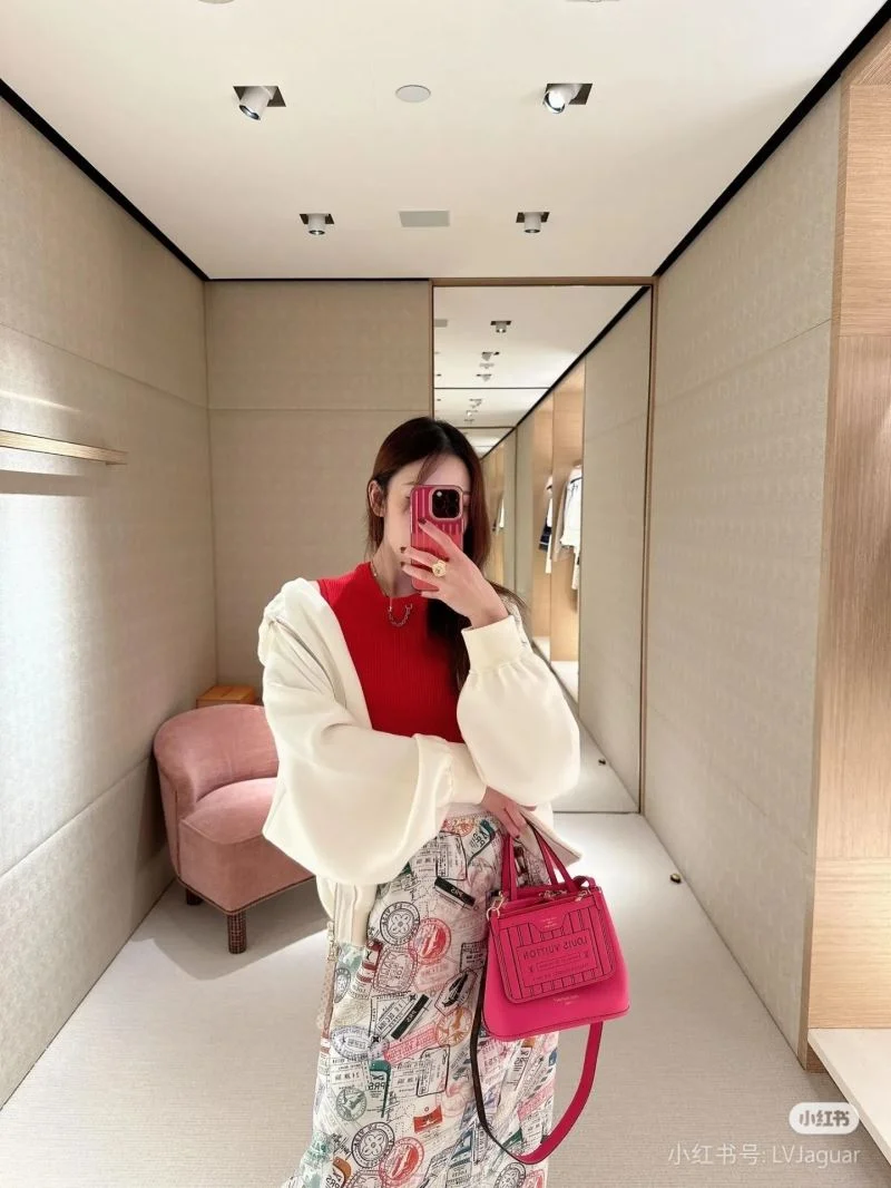 Louis Vuitton Shopping Bags Bold 38884