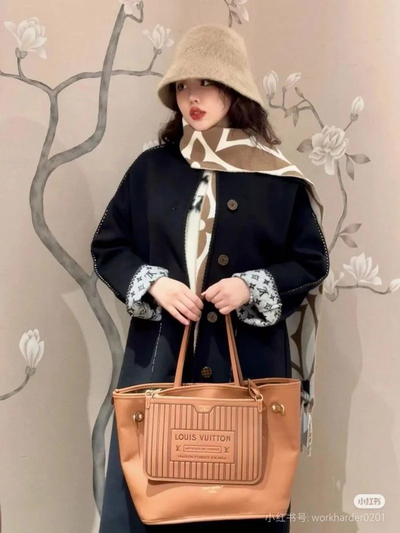 UrbanChic Louis Vuitton Shopping Bags 38870