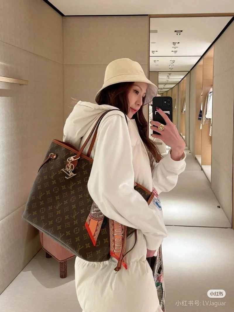 UrbanChic Louis Vuitton Shopping Bags 38870