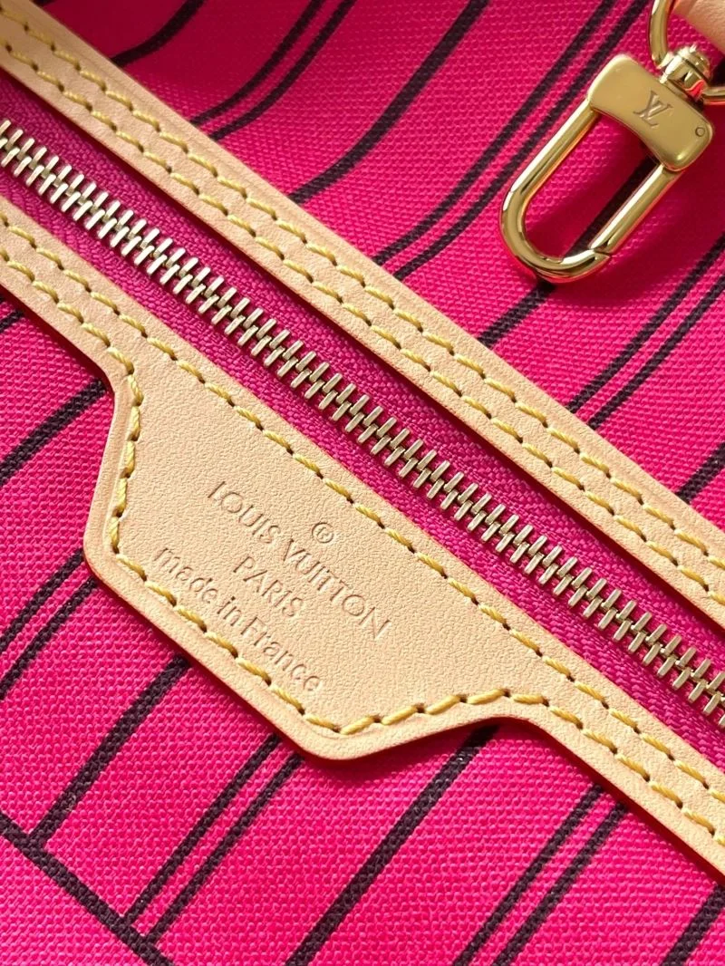 Snug Louis Vuitton Shopping Bags 38889