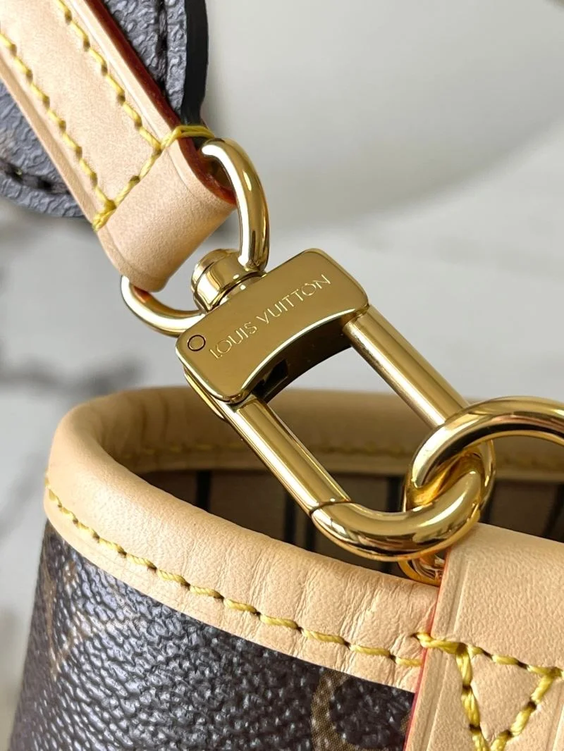 Louis Vuitton Shopping Bags Trendsetting 38846