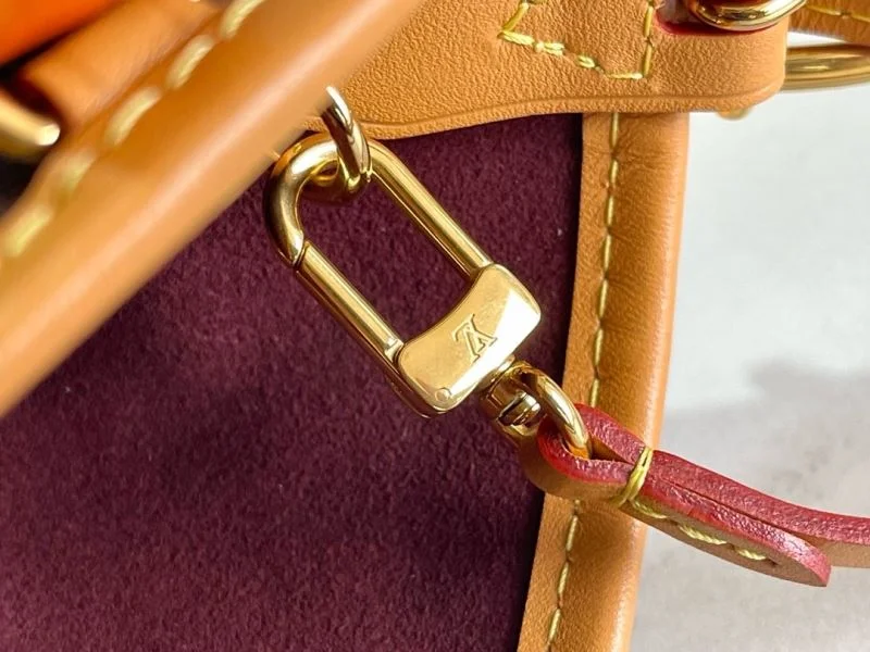 RelaxedFit Louis Vuitton Shopping Bags 38844