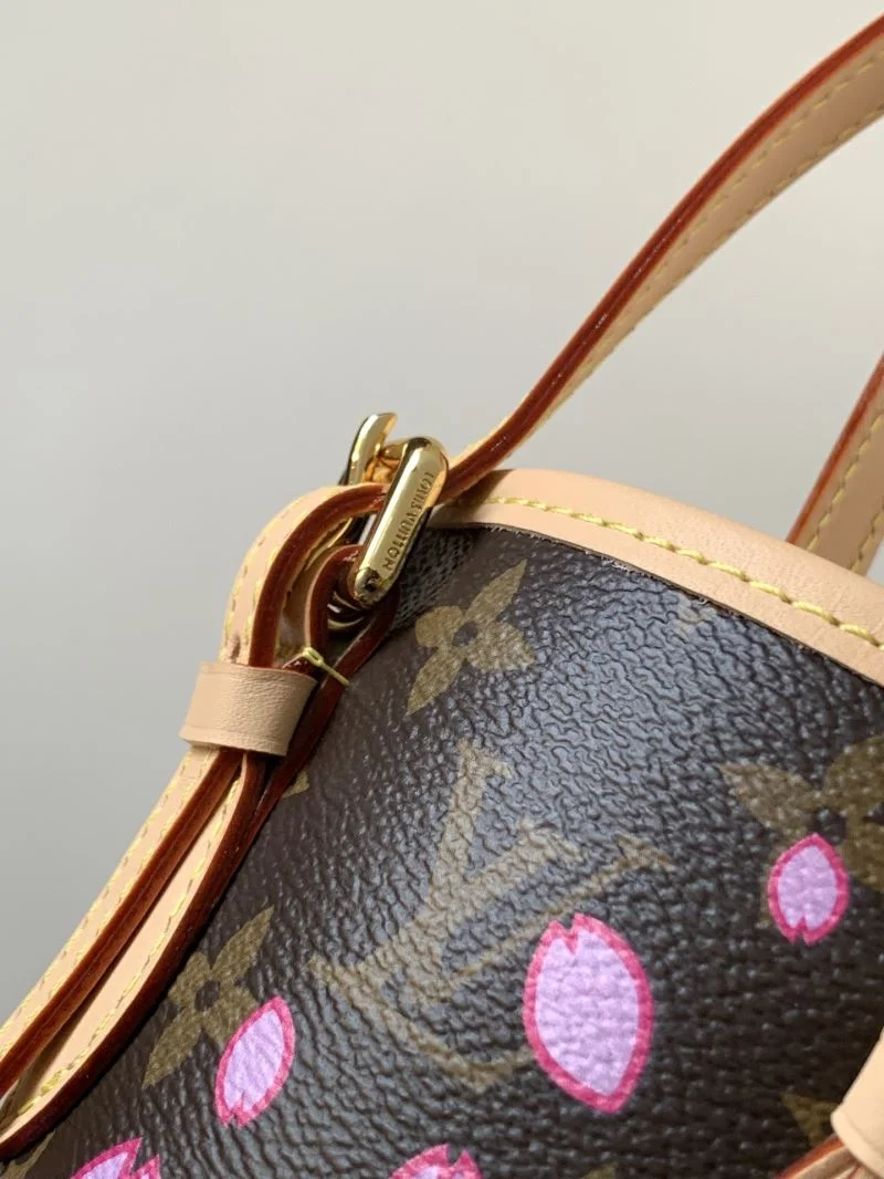 Louis Vuitton Shopping Bags TechFriendly 38811