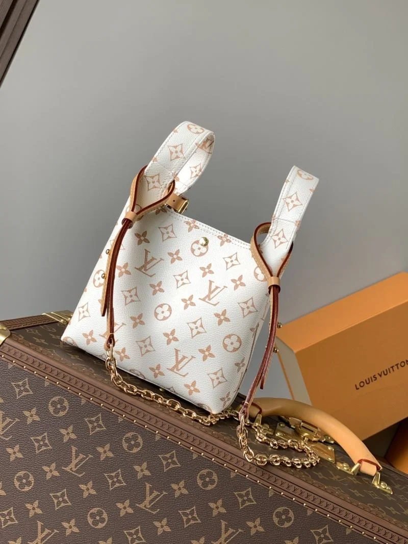 Breathable Louis Vuitton Shopping Bags 38793
