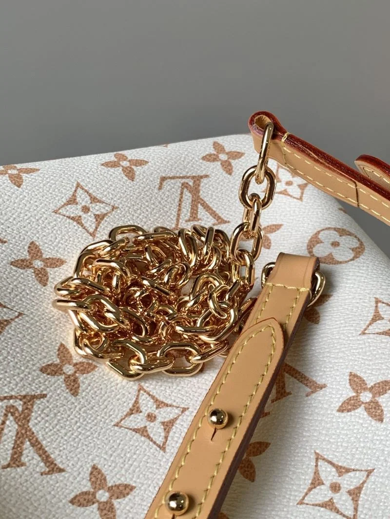 Breathable Louis Vuitton Shopping Bags 38793