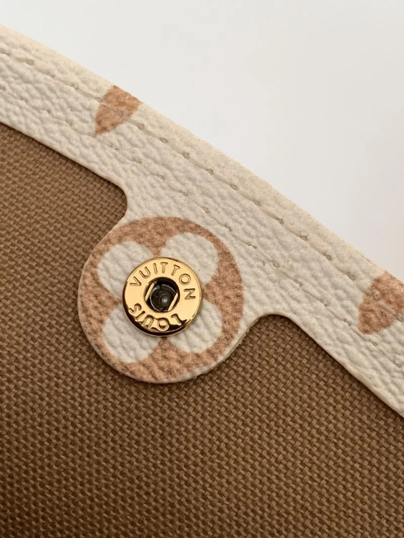 Breathable Louis Vuitton Shopping Bags 38793