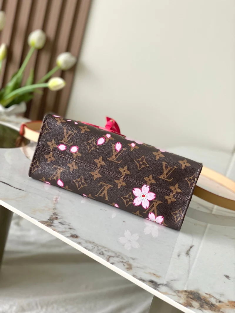 WellDesigned Louis Vuitton Shopping Bags 38799