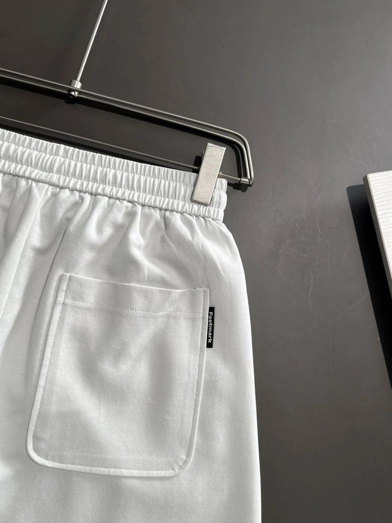 Snug Louis Vuitton Short Pants 138526