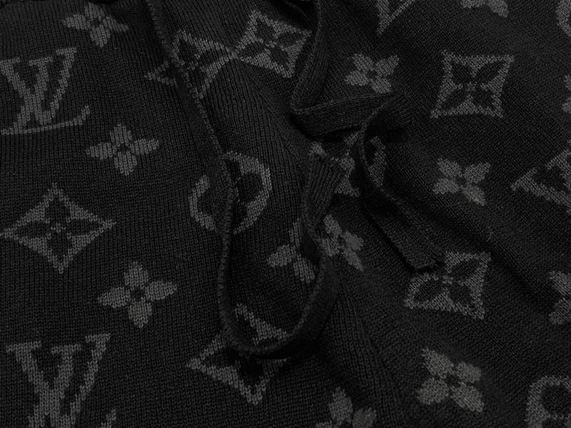 Lightweight Louis Vuitton Short Pants 138536