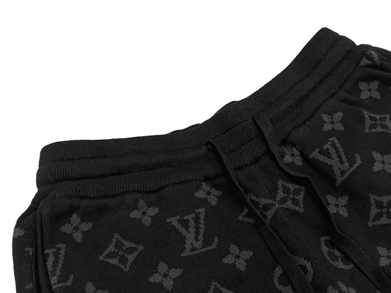Lightweight Louis Vuitton Short Pants 138536