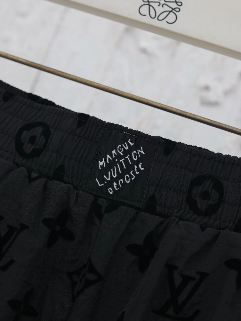 Contemporary Louis Vuitton Short Pants 138518