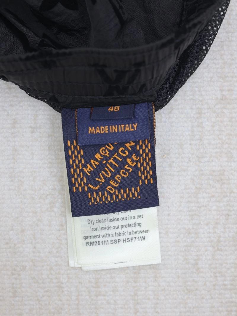 Contemporary Louis Vuitton Short Pants 138518